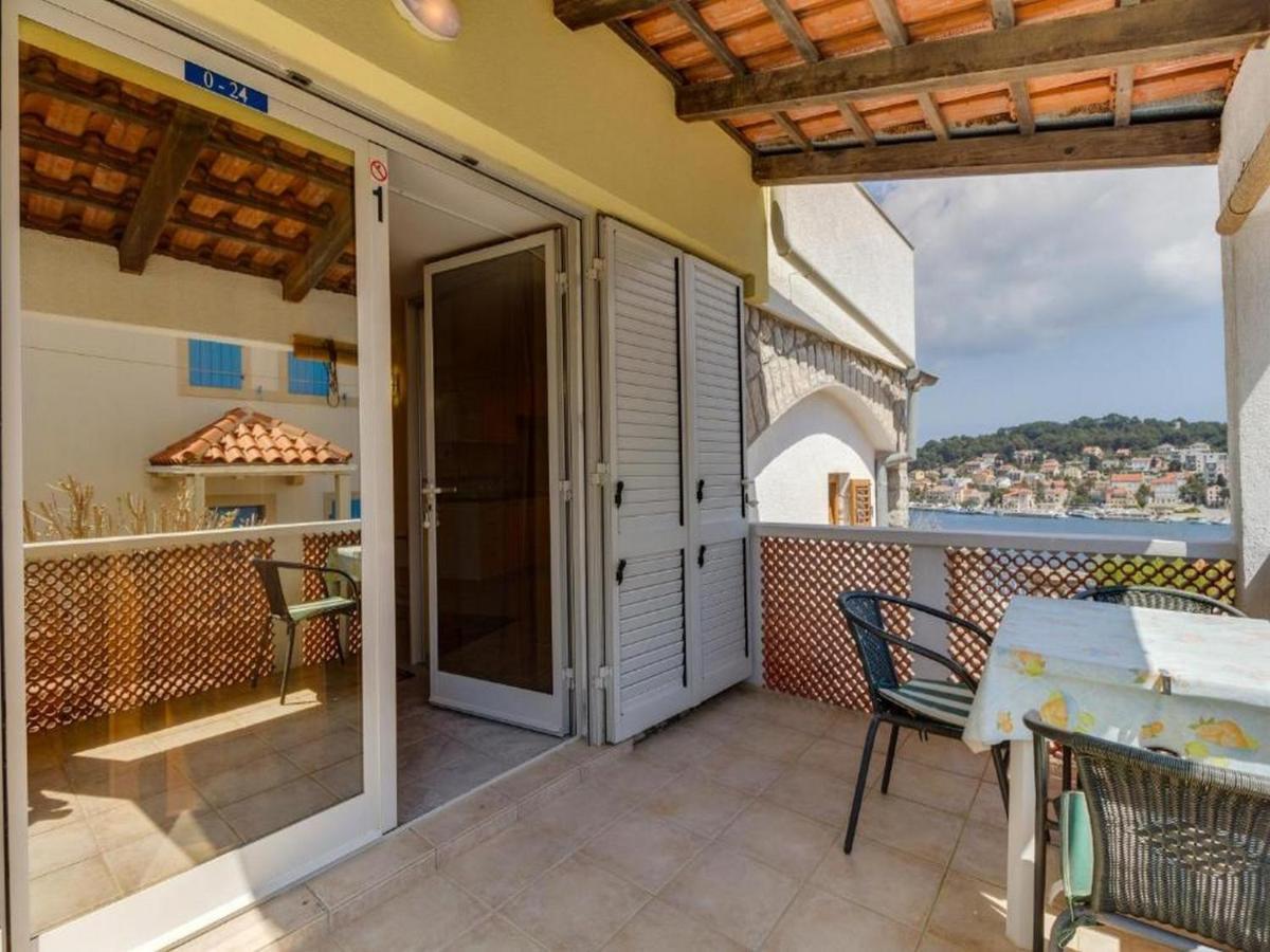 מאלי לוסיניי Apartments Joni Cikat מראה חיצוני תמונה