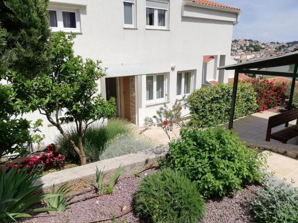 מאלי לוסיניי Apartments Joni Cikat מראה חיצוני תמונה