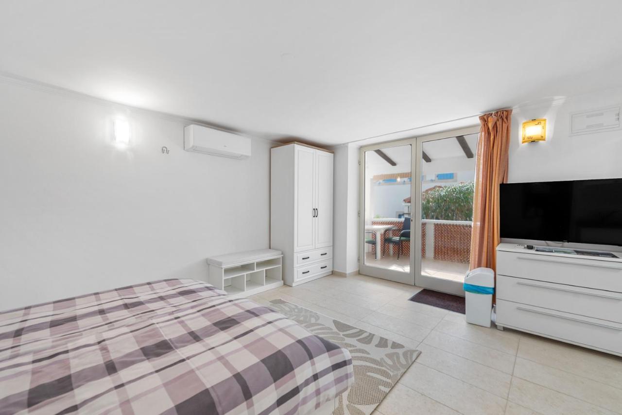 מאלי לוסיניי Apartments Joni Cikat מראה חיצוני תמונה
