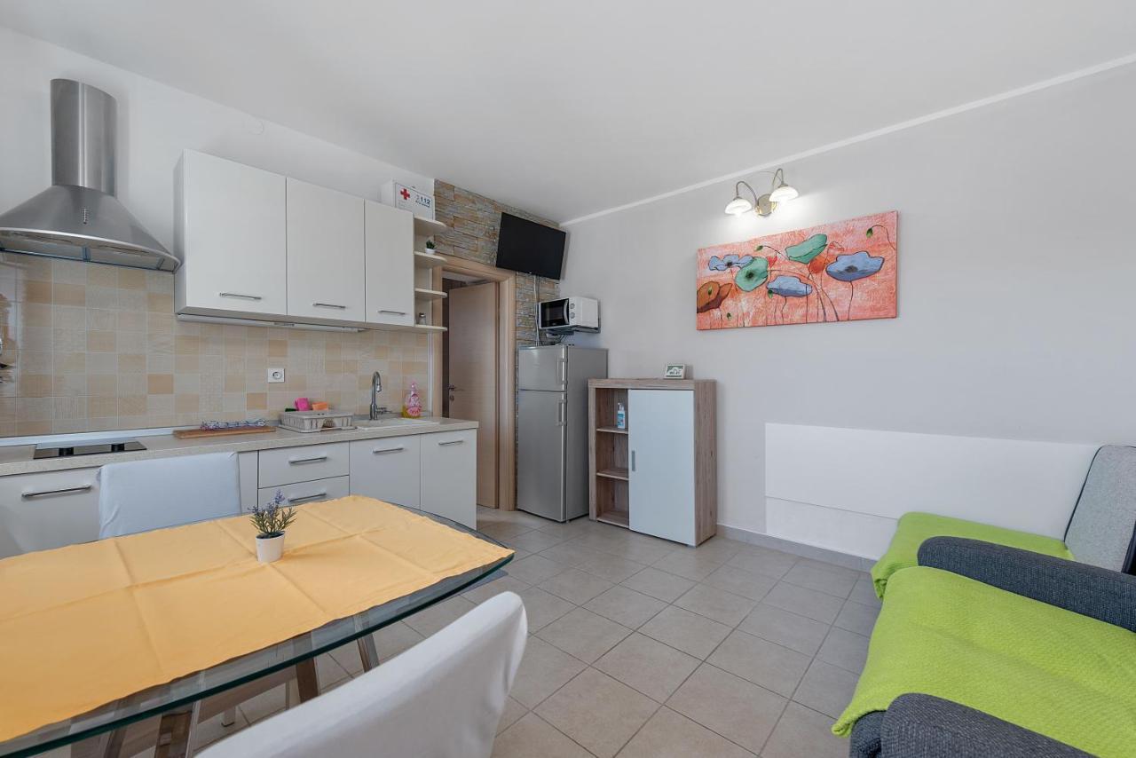 מאלי לוסיניי Apartments Joni Cikat מראה חיצוני תמונה