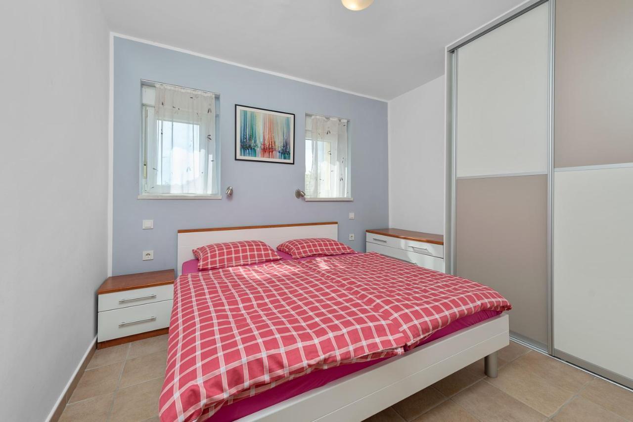 מאלי לוסיניי Apartments Joni Cikat מראה חיצוני תמונה