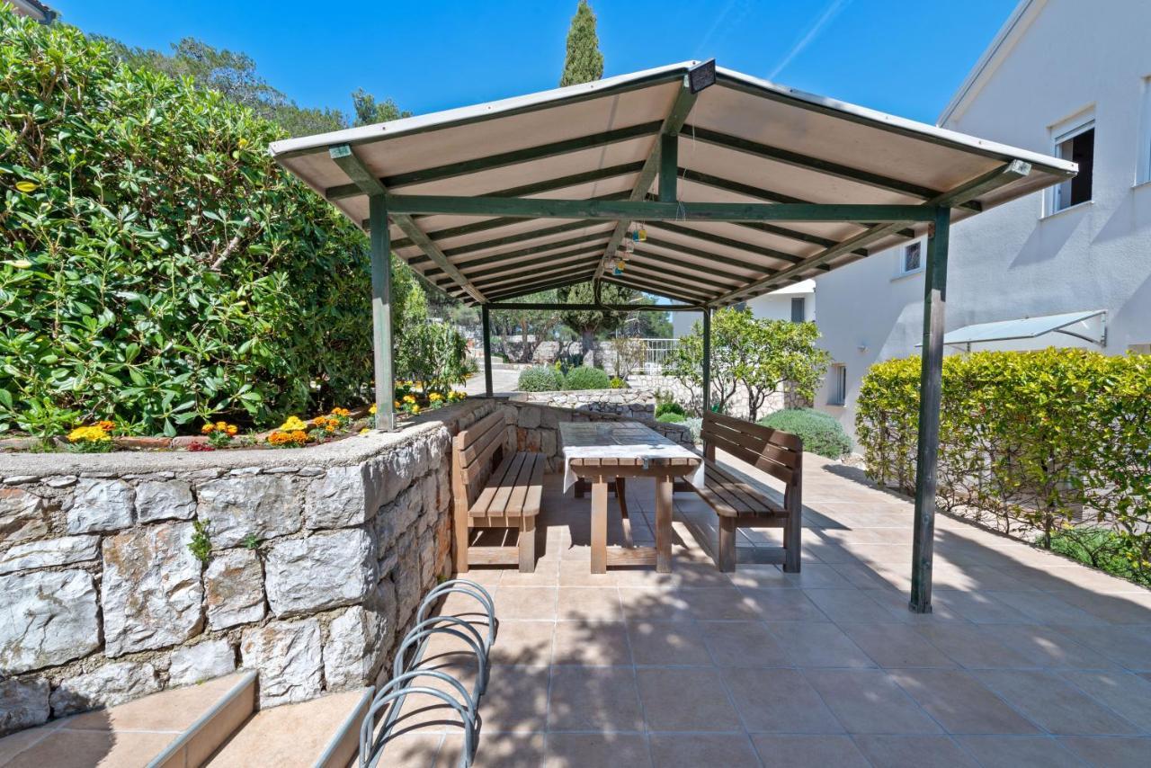 מאלי לוסיניי Apartments Joni Cikat מראה חיצוני תמונה