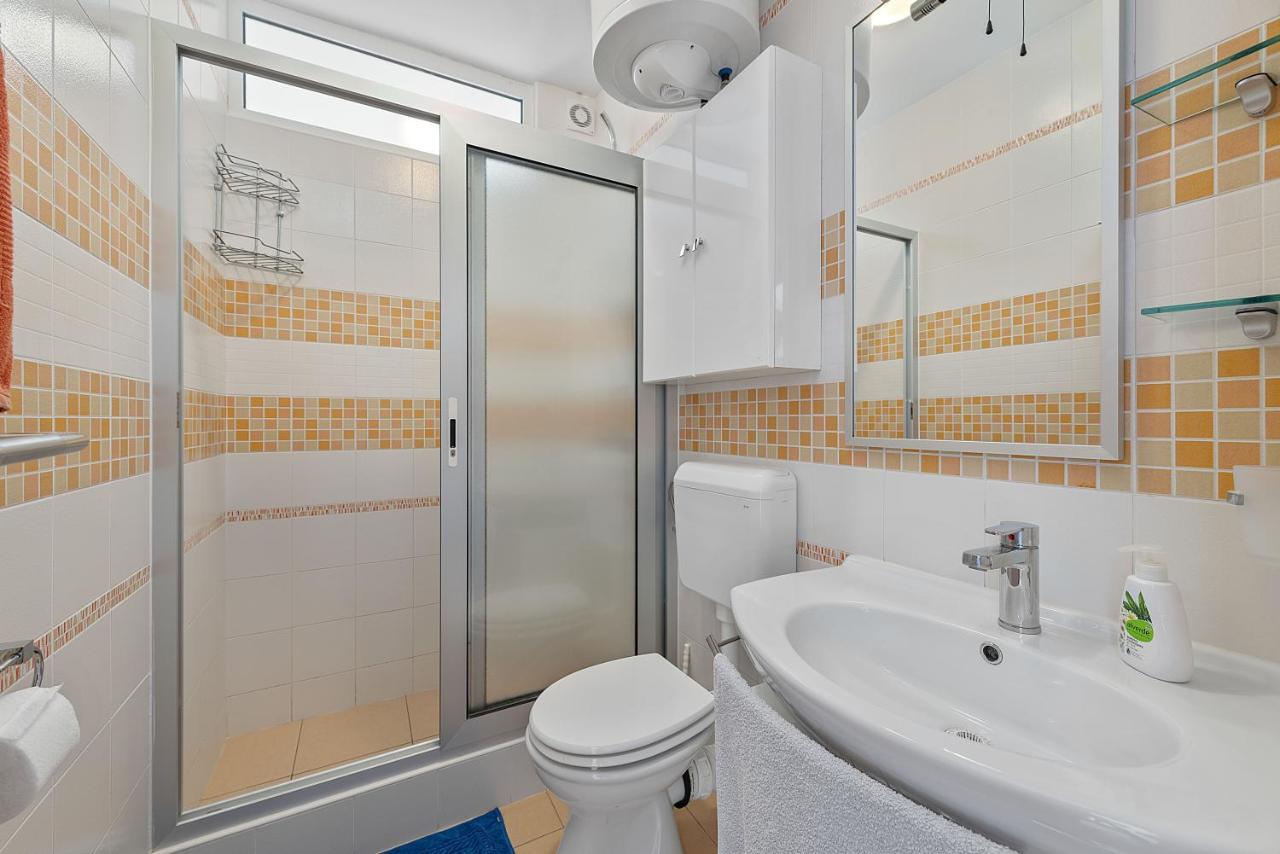 מאלי לוסיניי Apartments Joni Cikat מראה חיצוני תמונה