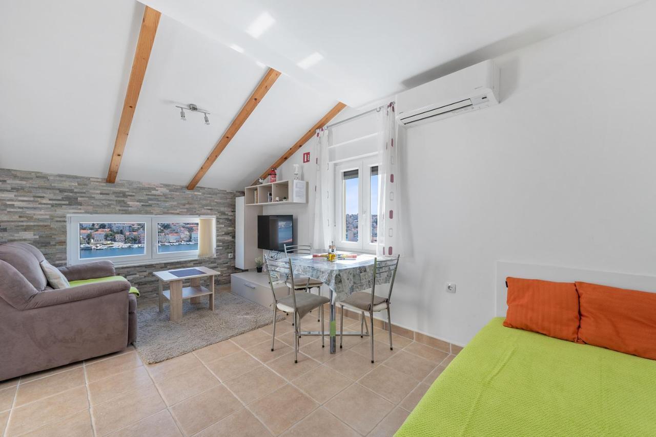מאלי לוסיניי Apartments Joni Cikat מראה חיצוני תמונה