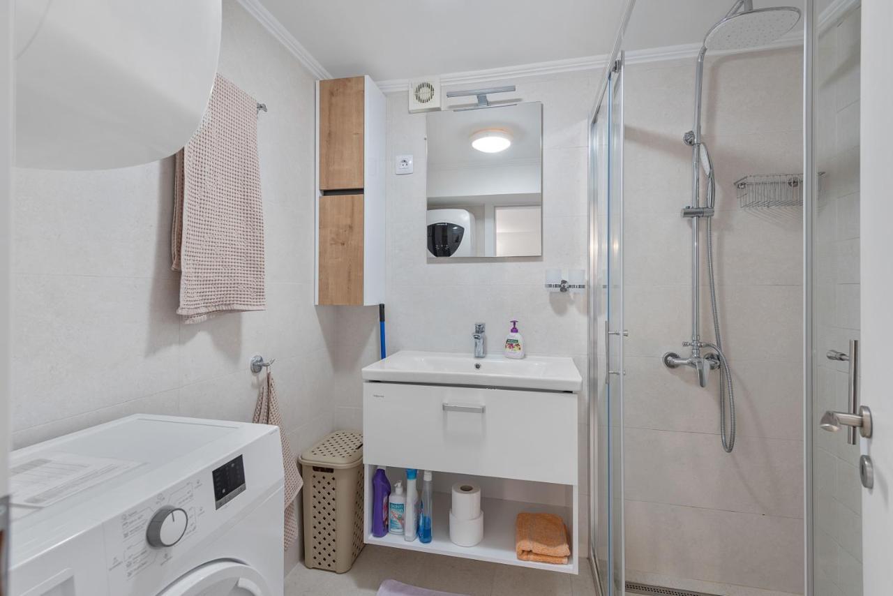 מאלי לוסיניי Apartments Joni Cikat מראה חיצוני תמונה