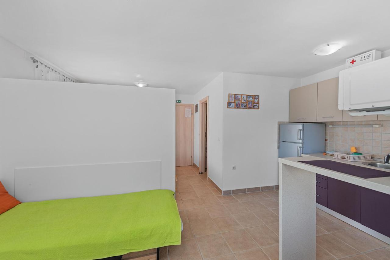 מאלי לוסיניי Apartments Joni Cikat מראה חיצוני תמונה